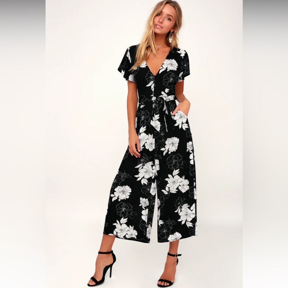 Lulus black and white floral jumpsuit. Size small